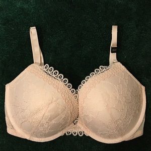 NWOT Victoria’s Secret 32DDD Push Up Bra